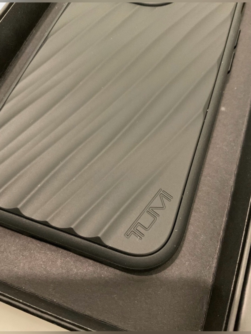 NIB Tumi 19 Degree POLYCARBONATE Apple iPhone 15 Pro Phone Case - BLACK - Picture 3 of 8